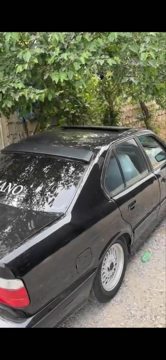 سڵاوی خوای گەورەتان لێبێت بیئیم مودیل1992 گێڕو مەکینە بەشەرت فول مواسەفات بەس گیر عادی جام کارەبا تەقەو ڕەقەی بەشەرت سەیارەکە تابڵێی بەقوتە کارەبایاتی مەزبوتە ئاڕم پلاستیک هەولێر ئاڕمو ئەوەلیات موسو بڕاوە بەشەرت دەعمو لێدراو بە شەرت بۆزانیاری زیاترپەیوەندی بکە سعری٤١ وەرەقەو مەجال*********** أربيل, العراق
