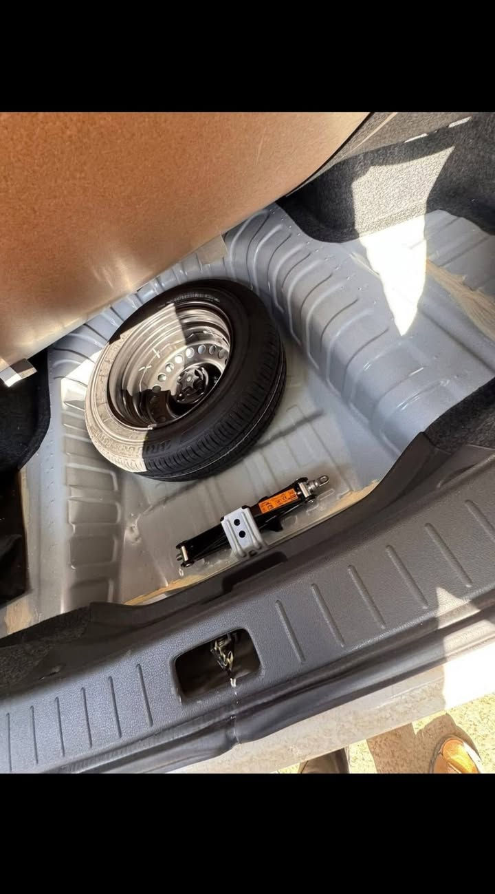 السلام عليكم نيسان صني شباك جديد موديل ٢٤ ماشية ٢٠ الف كفالة عامة من الصبغ التبديل موظف ما مشتغل تكسي بيها رقم الهاتف *********** السعر ١٢٥ وبيها مجال
