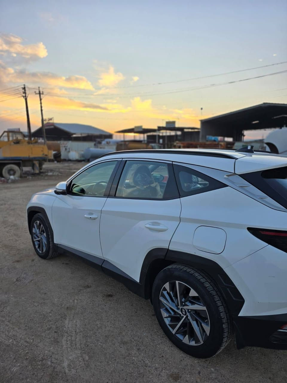 توسان 2020 ( خـليـجـي )
ماشية 87 الف

فول مواصفات قمارة حديد 

•المحرك :  دوش 2000

•دخول ذكي

•تشغيل عن بعد 

•تشغيل بصمة 

•جرس تنبية عنده السرعة 120 

•لايت دوار معه الاستداره 

مري شفط 

كامرا خلفيه

•شاشة كبيرة 

•حساسات امامية خلفية

•مصابيح امامية زنون مع LED 

•مصابيح خلفية LED

•مقاعد امامية كهرباء عدد2

•مثبت سرعة  control Cruise 

•أوضاع القيادة Drive Mode ايكو_سبورت_نورمال 

•فول تحكم ستيرن

•هاند بريك بصمة

•نظام مانع الانزلاق 

•نظام نزول منحدرات 

•أشاير بالمري 

•اوتو هولد

•شحن وايرليس

. مدخلين  USB 

ستائر ابواب خلفية

•مري كهرباء

•مود درايف

•تبريد امامي خلفي قطعتين

باقي المواصفات المعروفه 
بيه صبغ ربع باب الصدر او بارد مثل ما موضح بل سونار
السعر19000$
***********
