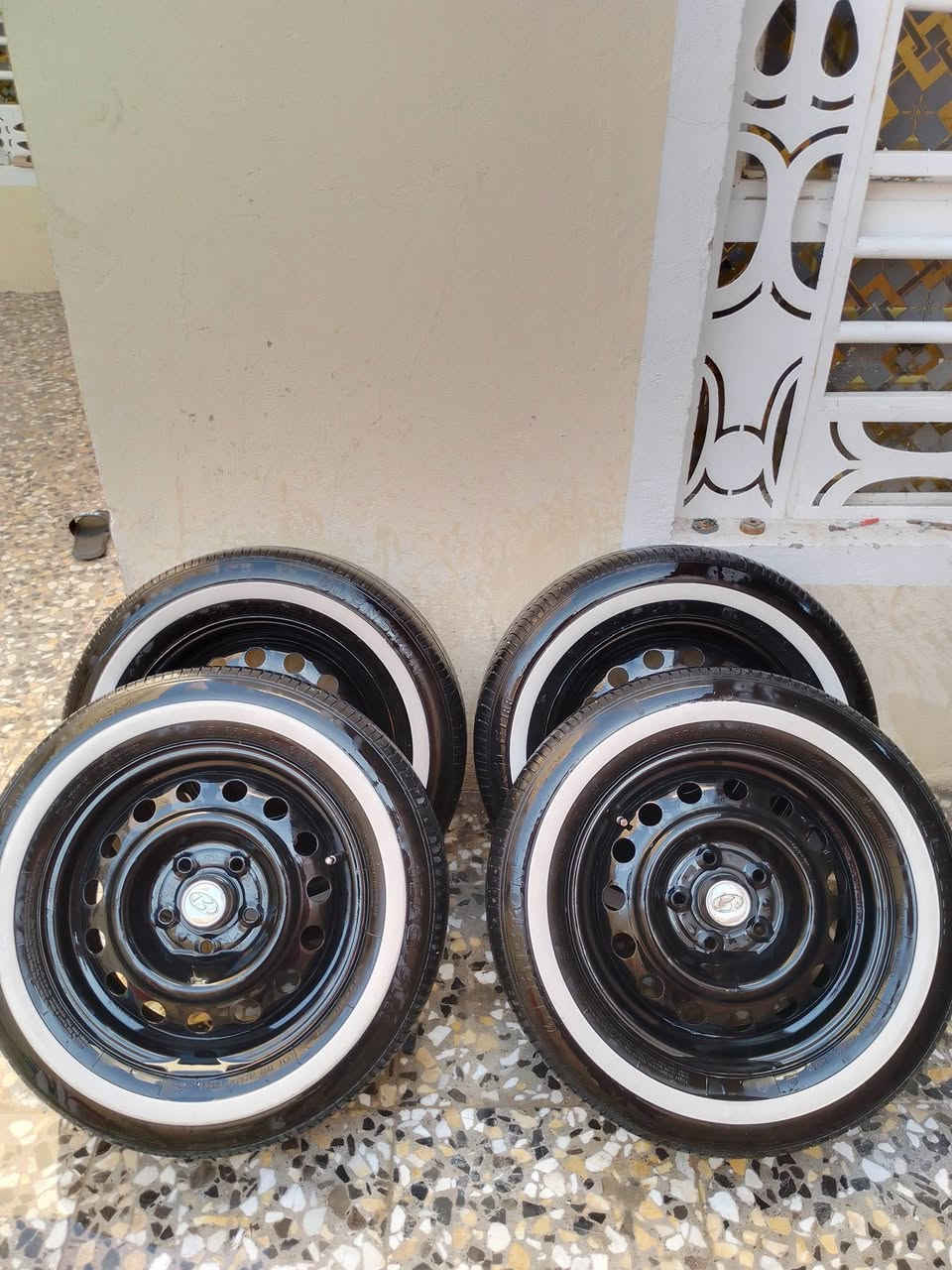 سلام عليكم عندي تخم تايرر وويل للبيع جدد بمعنى  الكلمه الشراي يتصل ***********
