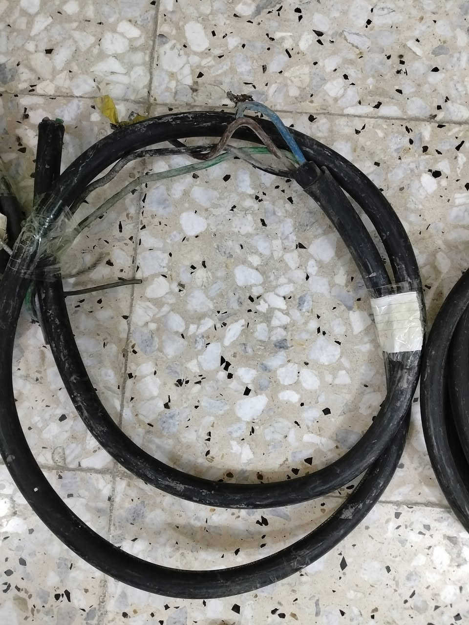 2لفه فنار+نص لفه السعر100
6متر كيبل4*16

2متركيبل4*16

5متركيبل4*10

سعركيبلات كلهن75لف
رقم تليفون ***********
