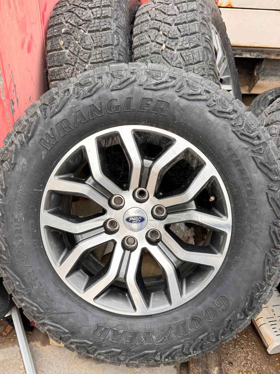 السلام عليكم  
 ويالة f150 tremor اصلي بلادي 
قياس 18 وتايرات جبلي استخدام قليل انتاج 2018
السعر 1000$


**إذا كنت صاحب هذا الإعلان وتريد حذفه لأي سبب، رجاءا أرسل رسالة إلى الدعم الفني**