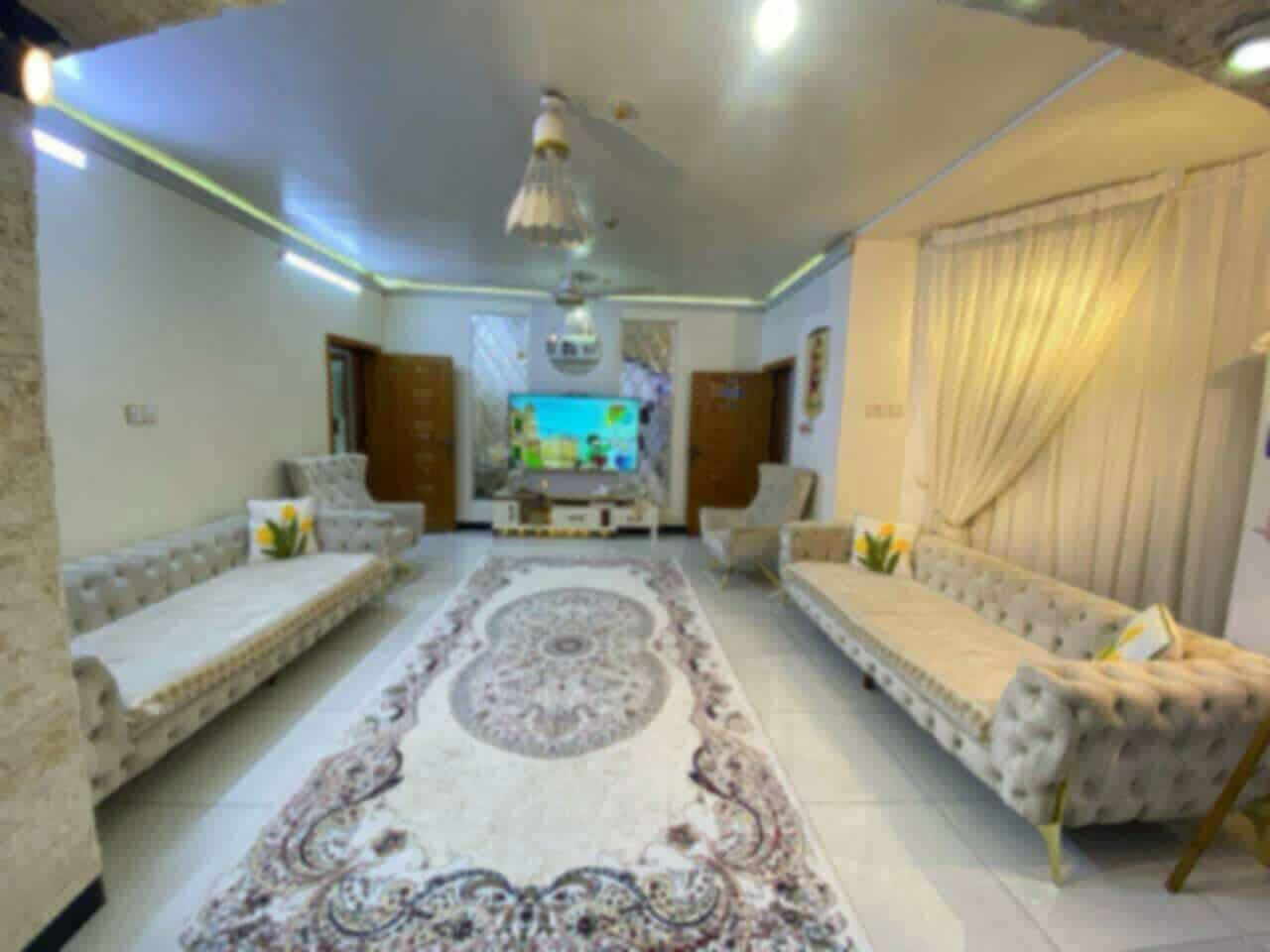 السلام عليكم ورحمة الله وبركاته
بيت للبيع مساحه 240 متر طابو طابق ونص ..
الطابق الاول غرفة نوم 
مطبخ حار وبارد 
استقبال وصاله مفتوحه ع المطبخ البارد 
صحيات عدد 2 خارجي وداخلي
كراج وحديقه 
الطابق الثاني غرفتين نوم وصاله اضافة الى مخزن بالسطح 
الموقع قريب ع شارع عشرين ..المعمل 
للاستفسار التواصل ع. الرقم  ***********
