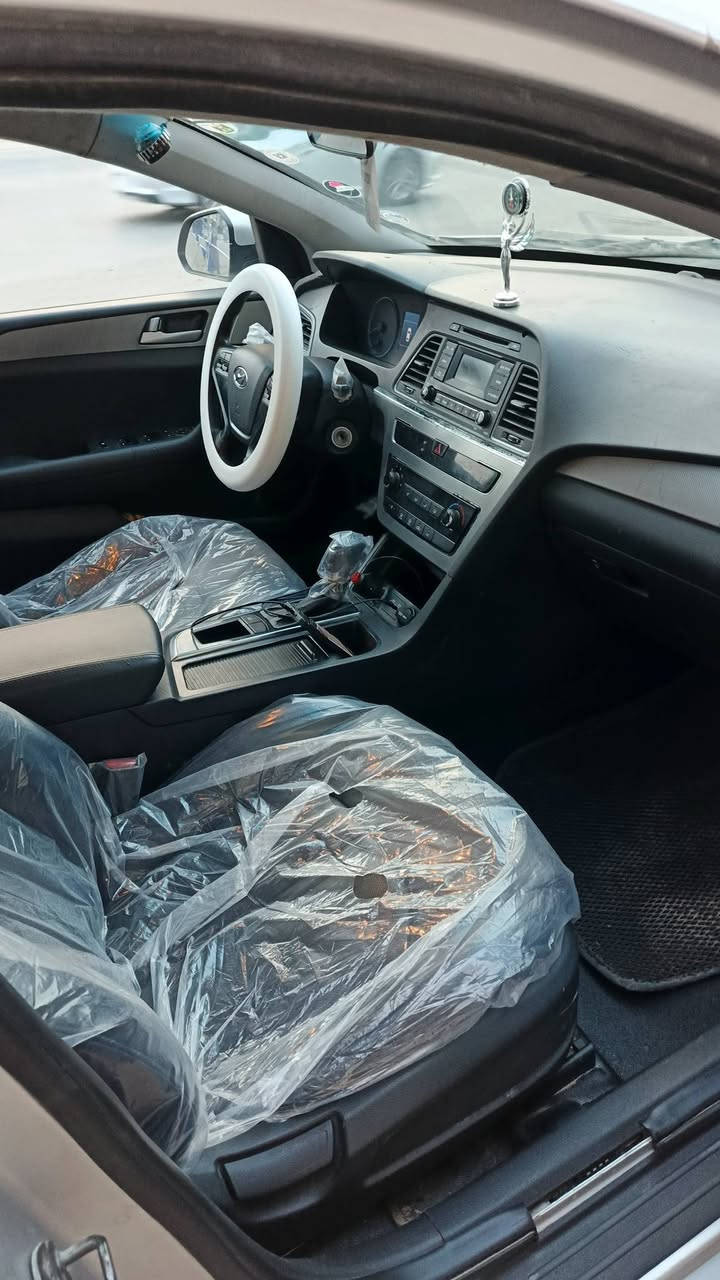 يالله سلام عليكم سيارة سوناتا ادوات ادوات متومة طبق الأصل موديل 2017 سيارة طك كارتون حدادة 100/كير محرك مكفولات وبجيس سيارة دخول جديد تتفة تبريد كشنات جلد مري شفط ترحيب نضام ايكو كشنات تتفة تبريد منك التكسي ارقامها ولا مبينات عنواني بصرة *********** السعر 55  وبيها مجال الشراي# ملاحضة السيارة بيهة دحجة بصف قبق البانزين كد شبر فقط هاي
