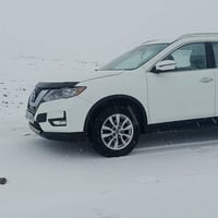 للبيع نيسان روج 2018 Sv Awd  رقم انبار الجديد سنوية لل28 حادثها قطعتين...