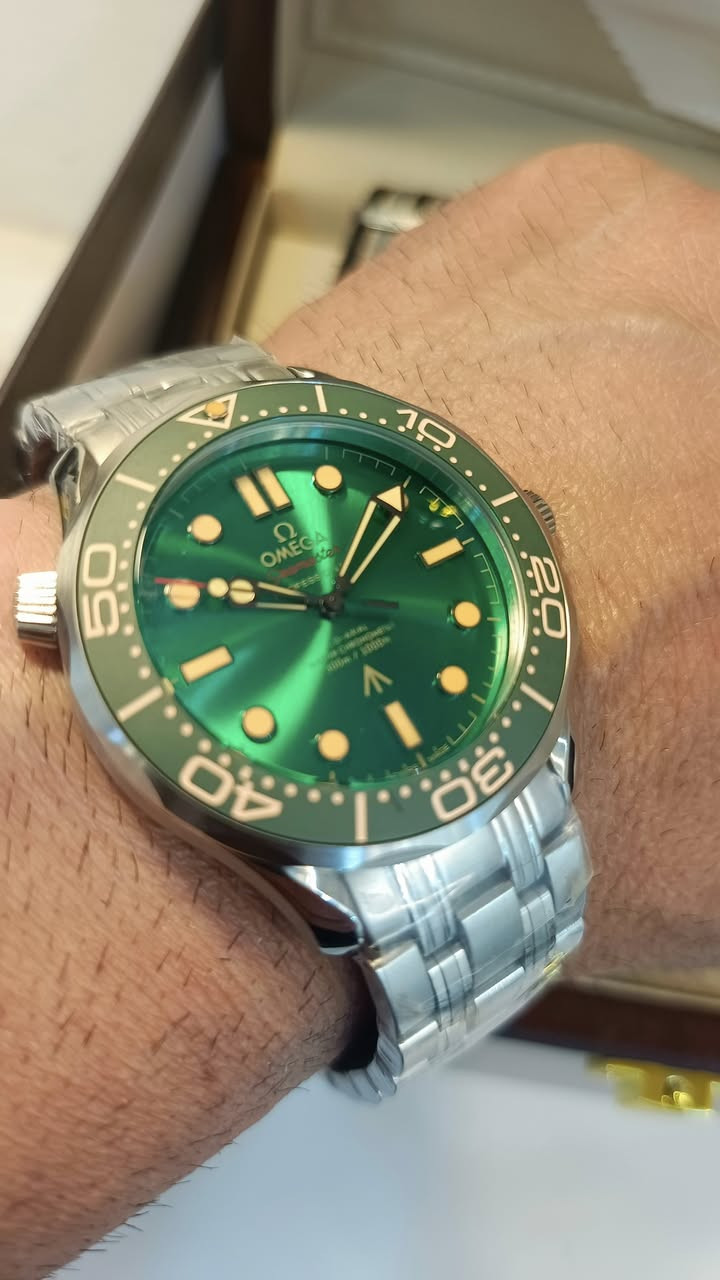 السلام عليكم من رخصة الاخوه الاعضاء ساعه اوميكا جيمس بوند سوبر ماستر جديدة لووك للبيع
اوتماتيك
رنك دوار سيراميك
اميال وارقام فسفورية
مينا مميزه
وزن ثقيل
سير ستانليس ستل ضد الصدا
وزن ثقيل
قفل الساعه محفور اوميكا
قفل بحري
شكل انيق جدا
الساعه مع العلبه الاصليه وكرت الضمان 
قطع قليله جدا
العنوان بغداد
يوجد توصيل
***********
ماسنجر
واتساب
