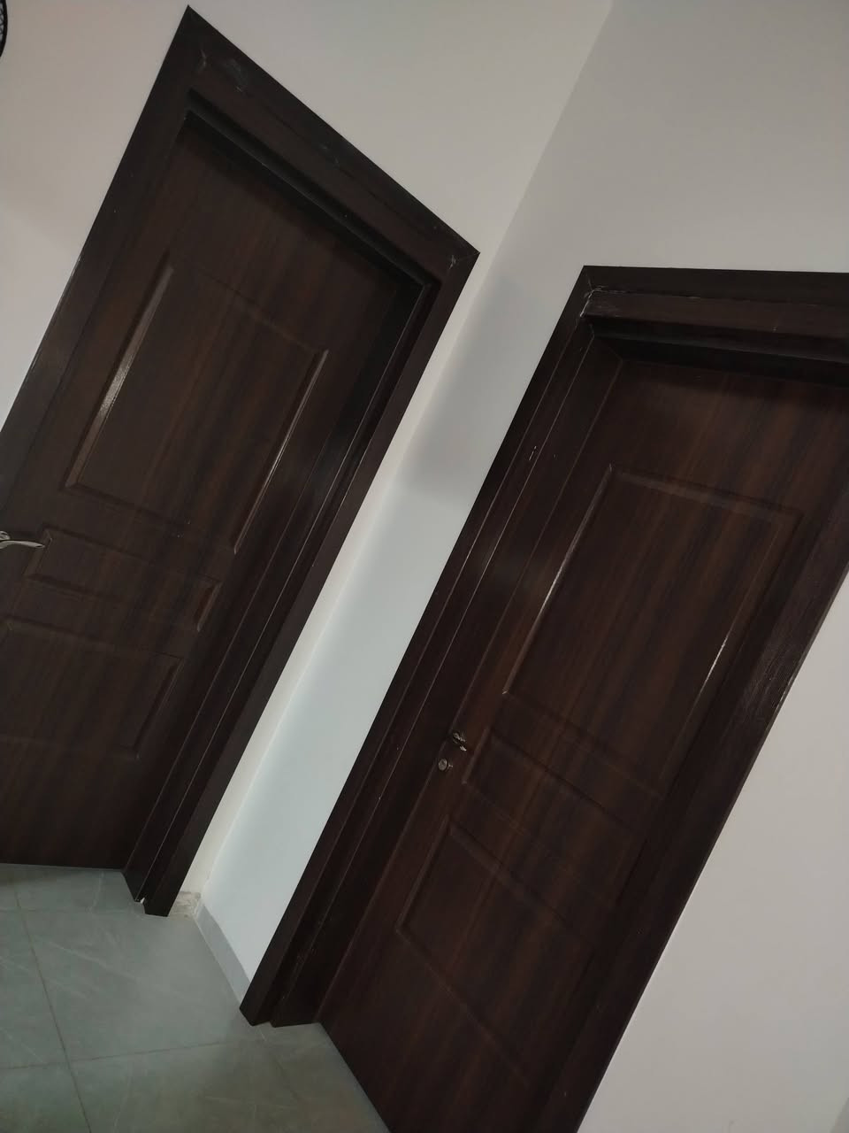 بيت البيع مساحه ٤٥٠ مكانه  بدايت شارع عشرين (***********)
