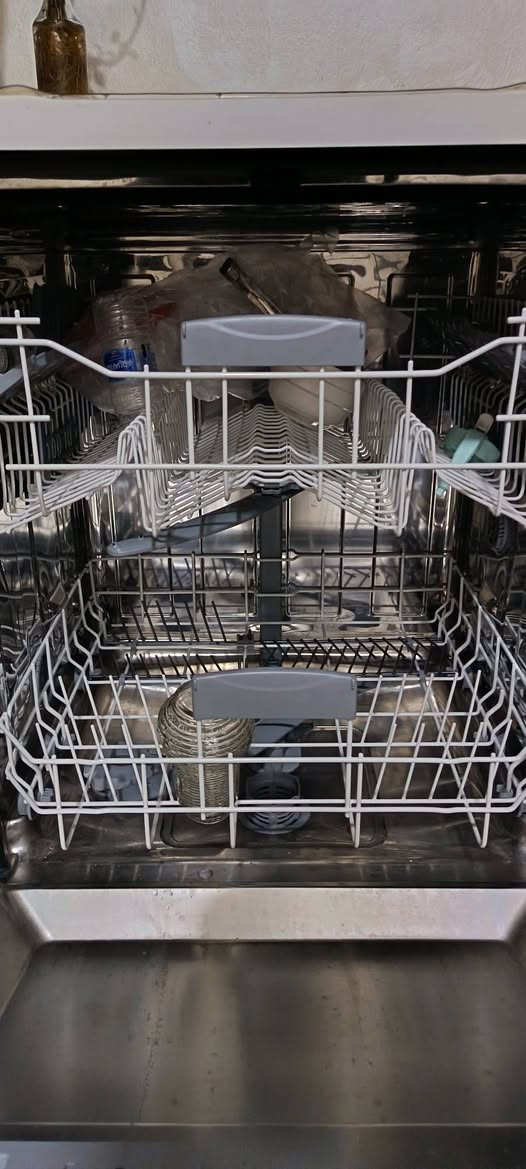 غسالة صحون لبيع سعره100 الف مابه عيب ضمان شغل و غسل***********سليماية
