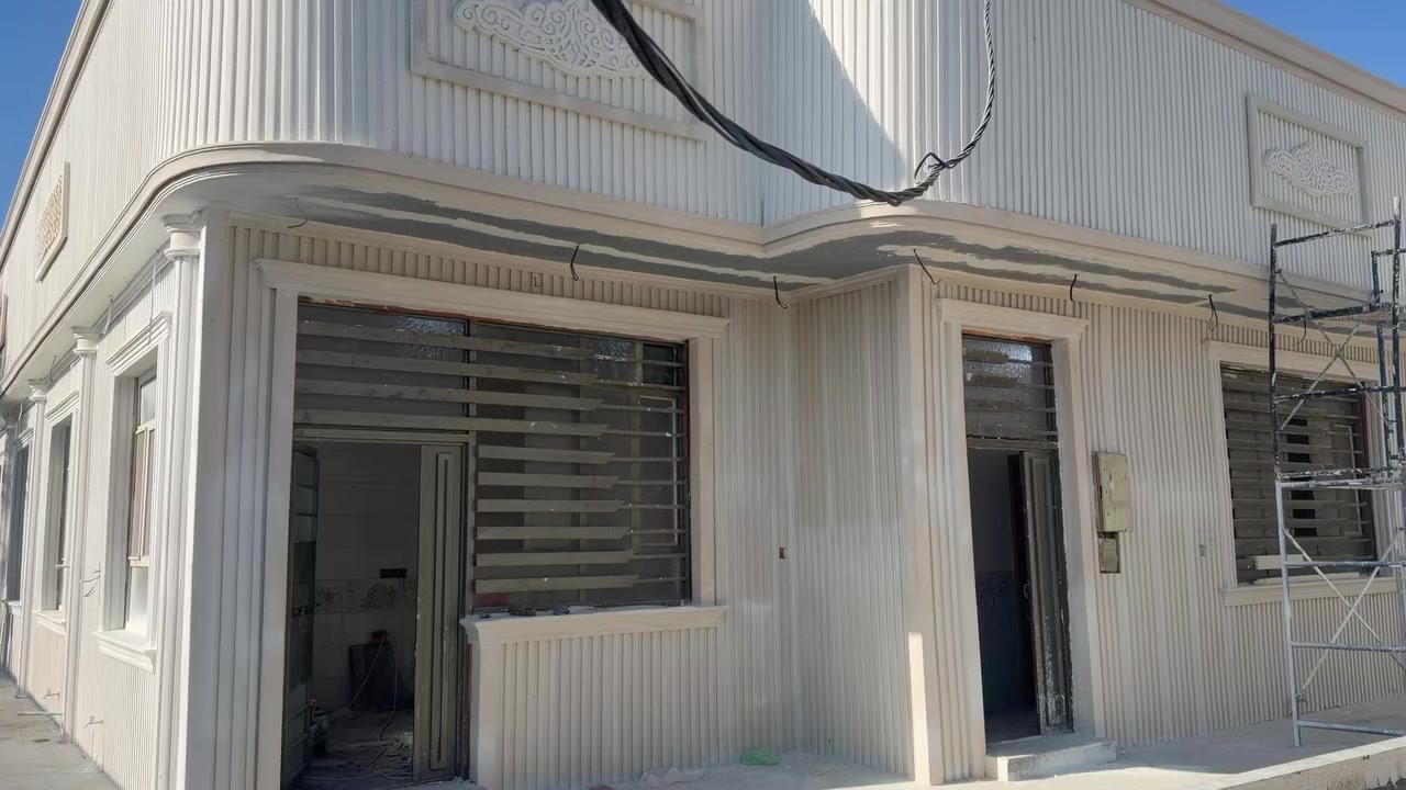 530 متر طابو 25 اقرار بسمي   مكان مرتب بظهر. السايلو شارع الفلل البييت مساحته 250 متر 
شارع حولي ابو مهدي المهندس  ع الهنيديه 
10 أيام تستلم بيت كامل من حدايق ومن أناره ومن كل شي 
السعر الاتصال ع الرقم ***********
اني صاحب الملك بدون وسيط
