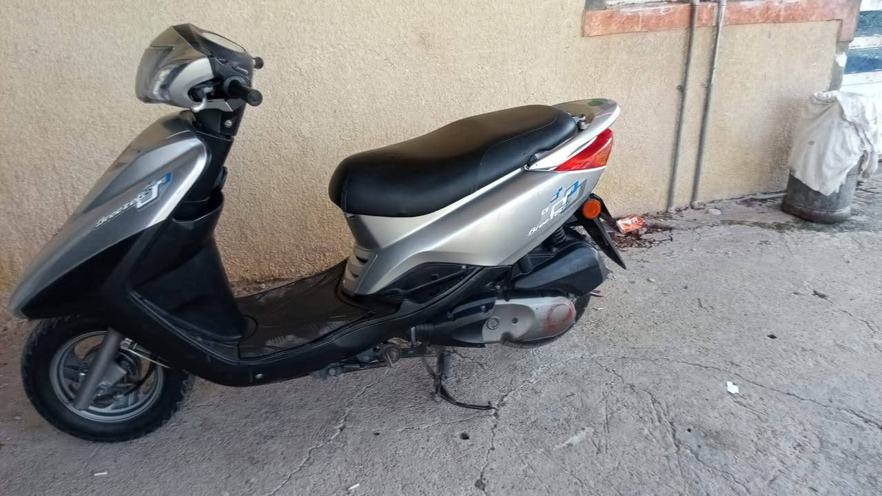 السلام عليكم دراجه بريز ببغاء للبيع صارلها ٢٥يوم نازله من الرنبه دراجه جديده المكان بغداد اليوسفيه السعر خاص ***********فقط واتساب@
