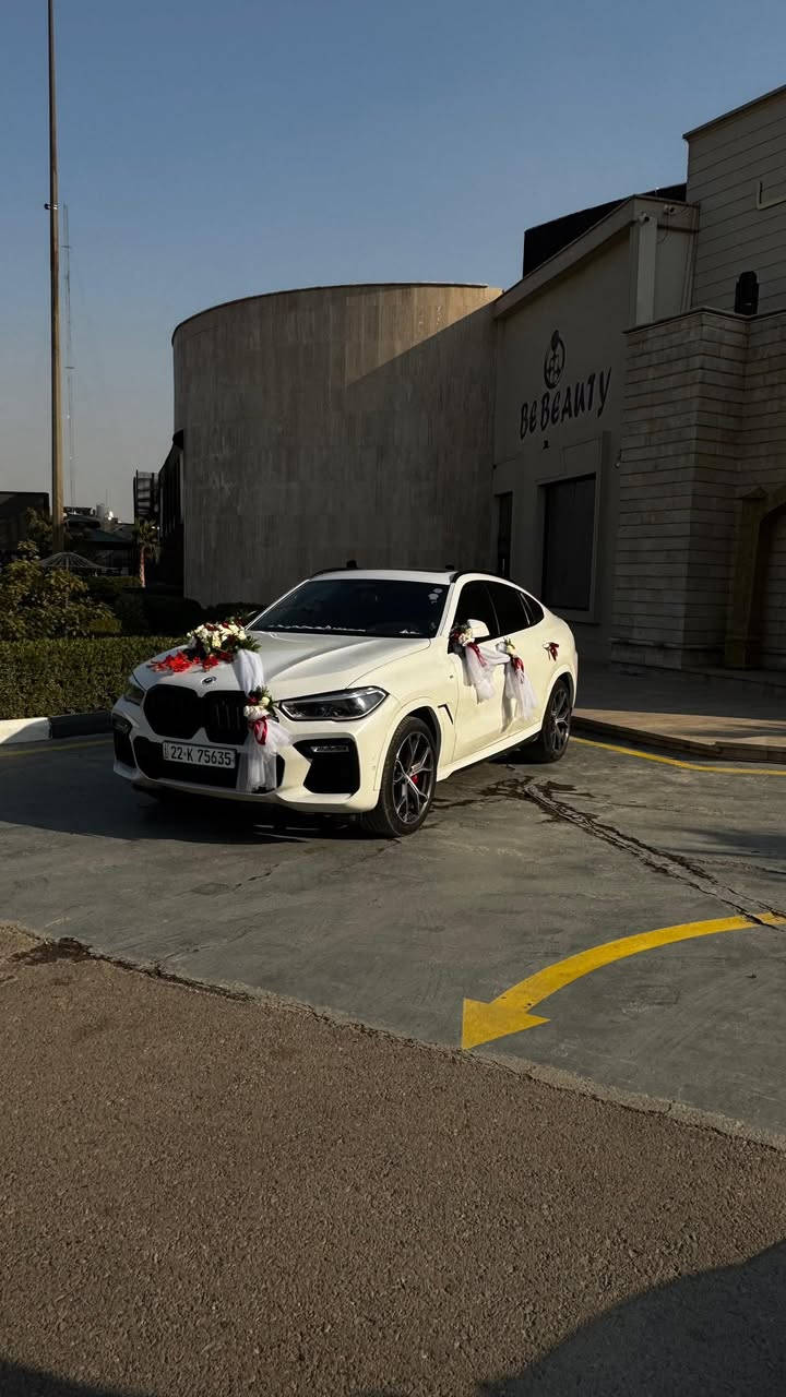 BMW. X6. I40. M  بلادي
وكاله العروش موديل 2021 ماشيه 60 الف 
كلّ صيانته بالشركة. السياره بدون اي نقص ولا مصرف ابد  صدر مكينه كير. كلشي بيها بلادي  وبيها تقارير اخر صيانه  مع تبديل دهن فلتر  داخل الشركة 
و حتى دهن الكير هم من وصلت 50 الف. تم تبديله داخل الشركة
السياره فقط الكشر بي ملاحضات بسيطه  جدا  و سابقا  اتعرضت الحادث سطحي بالبابين الجانب الايمن. وتم صبغهن يعني قطعتين صبغ بيها  
تضليل جديد. هزه جديده سنويه جديده باسمي السياره
***********
