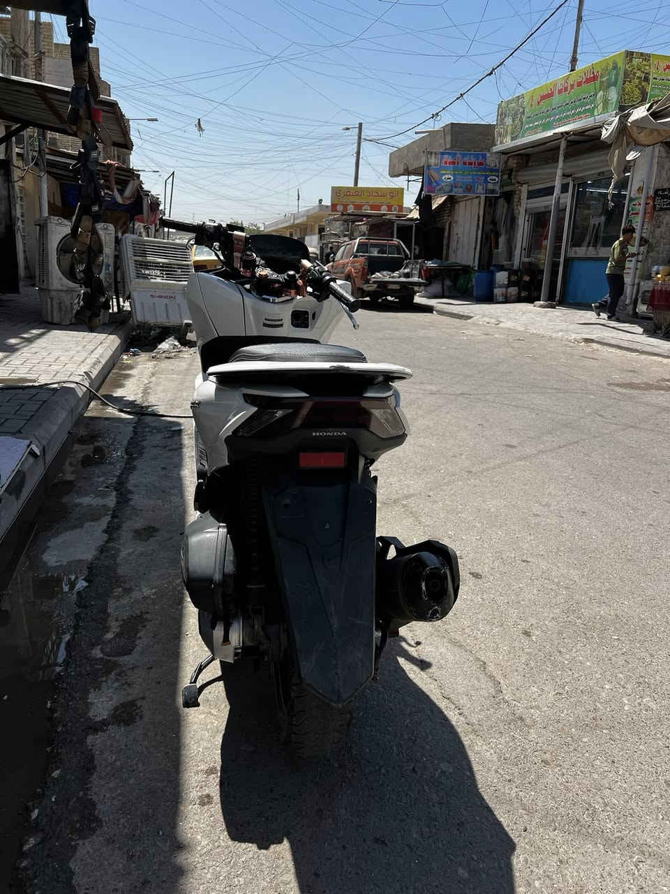 السلام عليكم دراجة PCX كوري جيل الرابع مكينه 160cc مكفوله كفاله عامة عده شخوط بسيطه بل كفرات وحساس الازدحام وحساس الاستان ما يشتغلن دراجة شلعه ومعدل خير من الله وبيها ستيرن رياضي كرزي سعرها 15 وبيها مجال حك الجيه فقط لتواصل ***********
