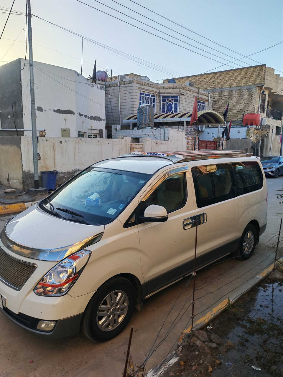 السلام عليكم موديل 16 فول مواصفات محور مسكر مكفوله ما عده شخط الي واضح بل صوره الرقم ***********
