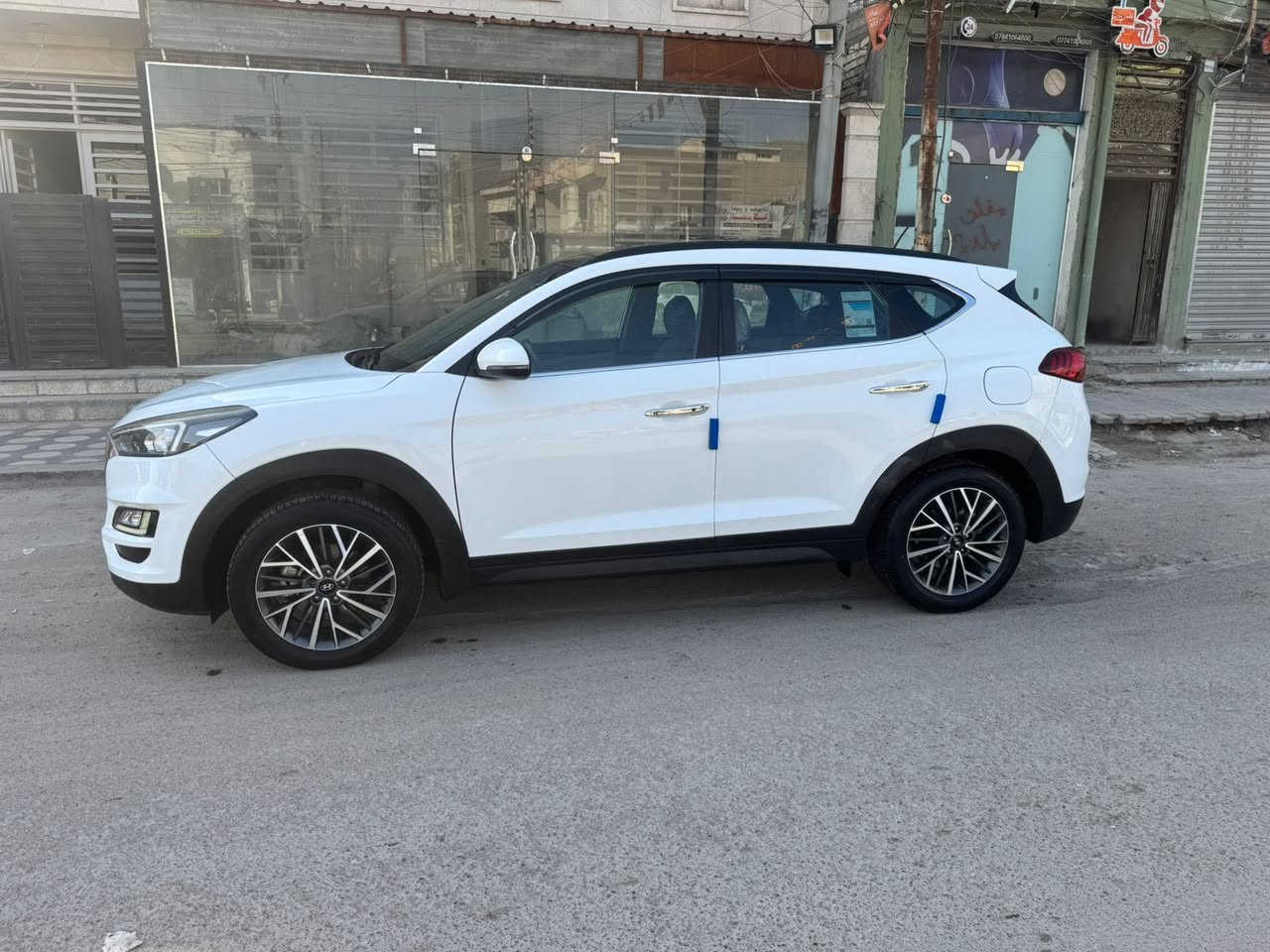 توكسان خليجي
٢٠٢٠
فول مواصفات 
بصمه
بانوراما 
كشنات جلد
شاشه كبيره 
لايت 5 عدسات 
حساسات 
فول تحكمات 
ويل كب 
بيها صبغ جاملغ خلفي ونص بنيد 
لغد شواصي كفاله
محرك كير صدر مكفولات بدون فتح 
السياره رقم بغداد باسمي تحويل مباشر 
العسر 174
*********** 
بغداد حي جهاد
