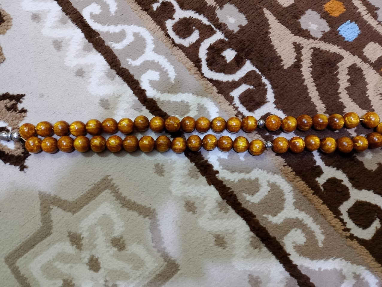 سبحه للبيع 45خرزه كالولي تسوه 50 الى يريدها 50 انا خادم ما عندي توصيل البصره ***********
