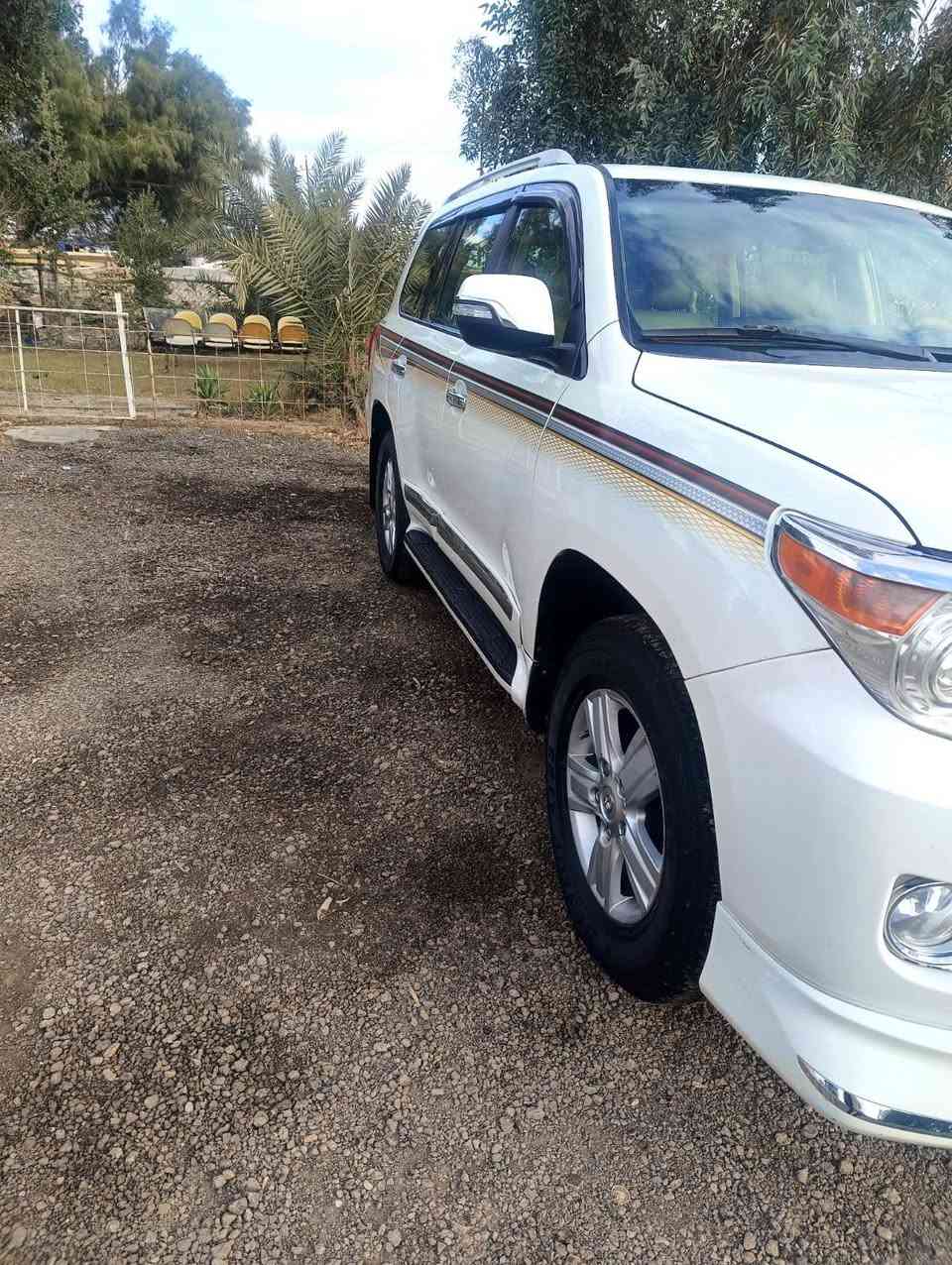 السلام عليكم
للبيع او مراوس لاندكروز 2011محدثه 15 مصبوغه عام 
محرك 8سلندر تبريد 3 قطع 
فتحه بصمه تحكم استيرن دفع رباعي 
مشروع وطني بسمي رقم انكليزي 
السعر 238 وبيه مجال 
رقم التلفون ***********عثمان
