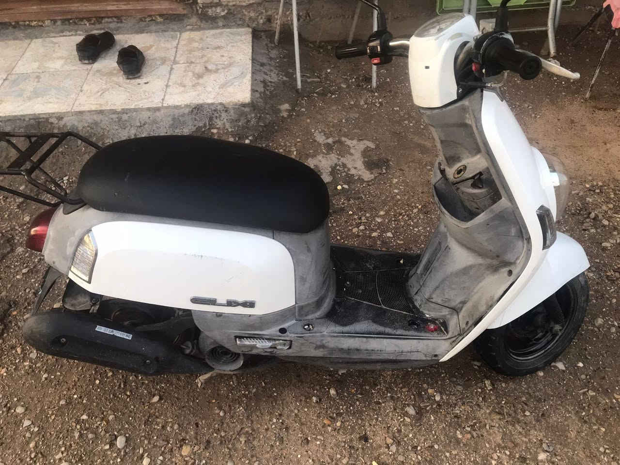 ماكس بوليس
دراجه مكفوله كفاله عامه كلشي بيها بلادي بلادي بلادي 
مكينه مكفوله 

دراجه ختم واحد مكينه و كفرات 

صارلها شهر نازله من الرمبه 

مبدله دهن مره وحده امزويل دراجه جديده بل جيس 
دراجه شلعه و معدل فول 

دراجه الكهربائيات كلها شغاله 

العنوان بغداد ام الكبر والغزلان
 
950 بيها مجال

***********
