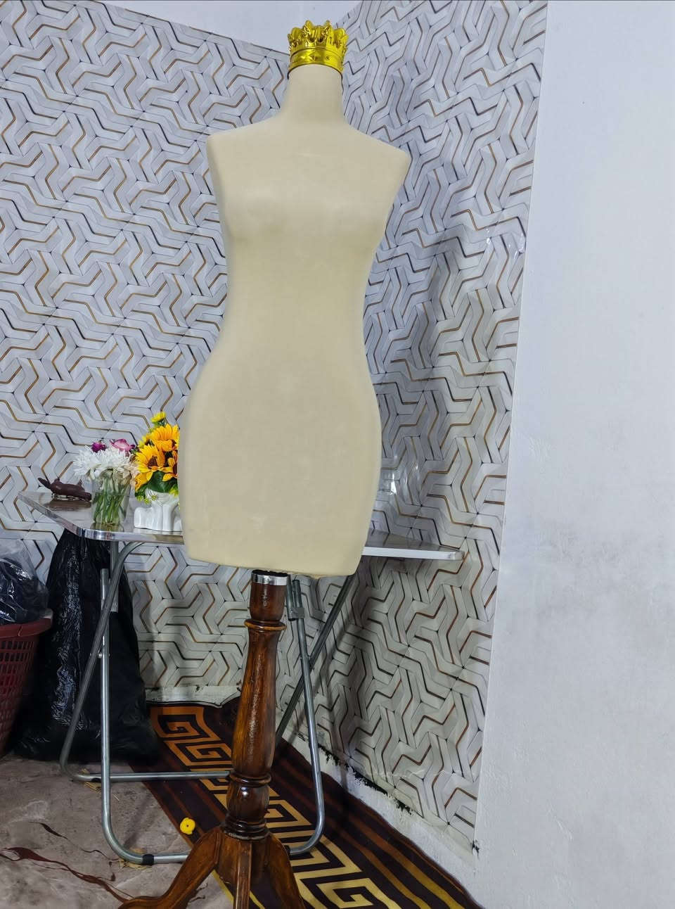 السلام عليكم متوفر عندي ملكان تركي اصلي مو ايراني استعمال قليل نضافه 100/00 القاعده خشب ثقيل تلبس قياس من 40 الا 45  السعر 35 معه توصيل  لاستفسار ***********
