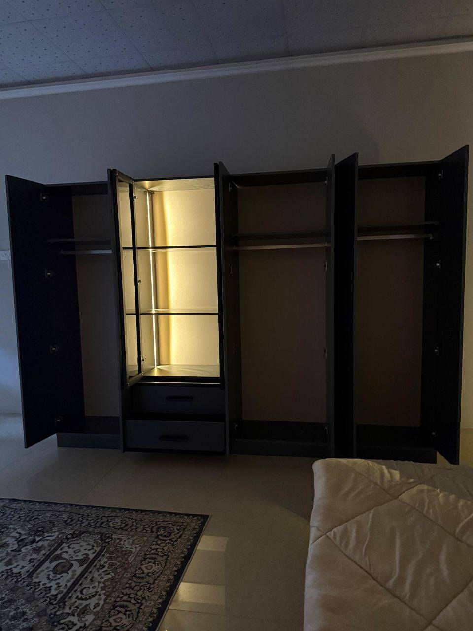 غرفة نوم نورين ابواب 7 قطع معمل اصلي درجة اولى📢
نفس الصورة بالضبط💯
ابواب الوسط المنيوم 
انارة لد بالكنتور 
برغي وجوي حديد
سرير جك خزان 
نرمايد هيدروليك 
سكك ثلاث مراحل  
متوفرة بلون رصاصي
كنتور 6 باب قياس 225سم✅
ملحق كنتور 2 باب 75سم✅
سرير 180*200✅
كومديات عدد 2✅
ميز تواليت✅
مراة قيافه✅

السعر  930 الف عراقي💰


**إذا كنت صاحب هذا الإعلان وتريد حذفه لأي سبب، رجاءا أرسل رسالة إلى الدعم الفني**