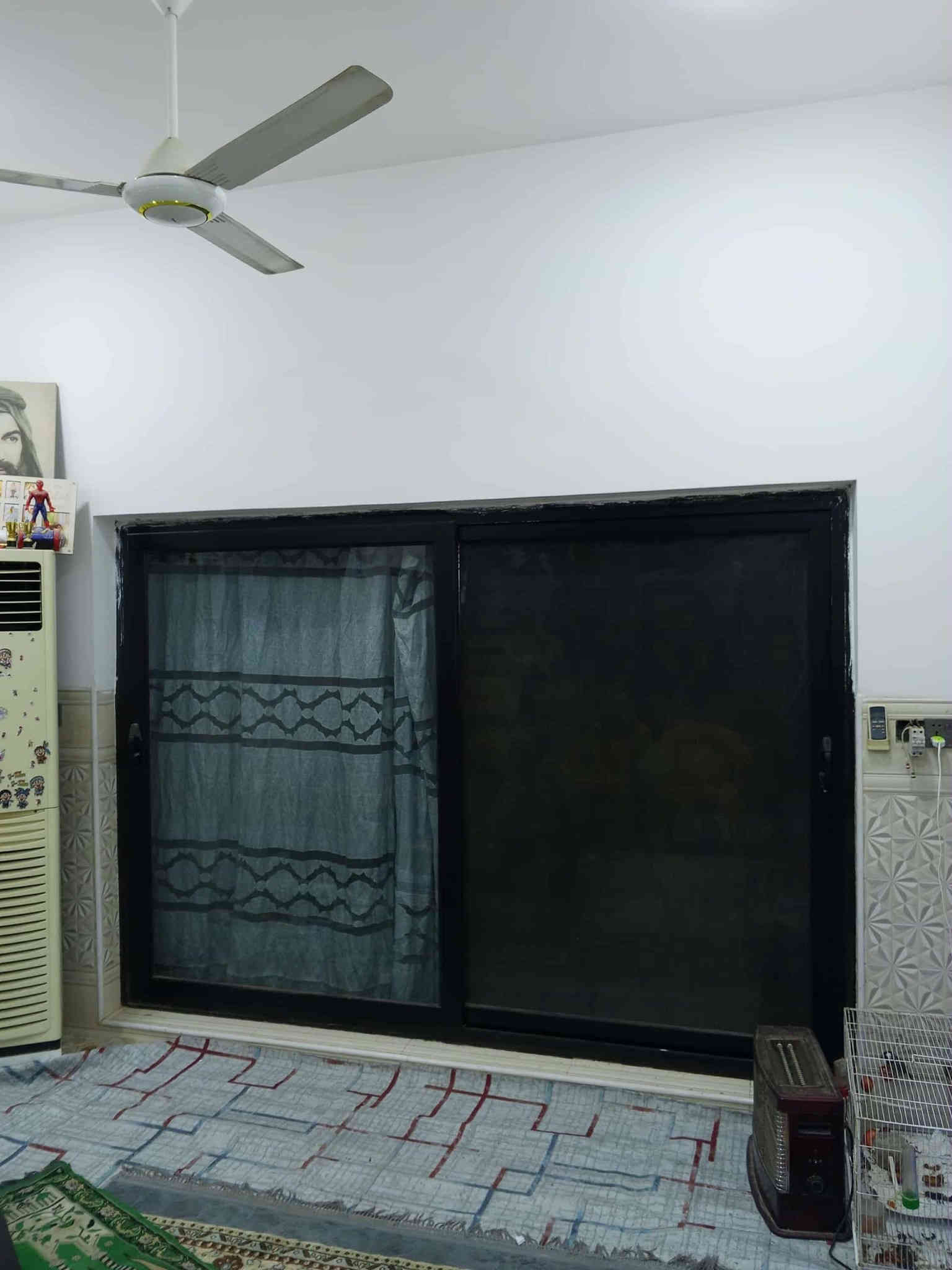 🔴🔴.....بيت للبيع بيت للبيع
مساحه الكليه 650متر 
مساحه البناء 167متر 
صاله 4×7.5
مطبخ 4×6
هول 4×10
غرفه نوم 4×7.5
غرفه 4×6
غرفه 4×5 عدد 4
مجمع صحيات داخلي عدد 2
مجمع صحيات خارجي 
كل مجمعات بيهن غربي
جلسه عربيه مطله على حديقه 3×3
محميه طيور 3×6
160متر حديقه 
داخل محله العتايج قرب بيت ام جمال الوكيله ستفسار اتصل على رقم 
***********
