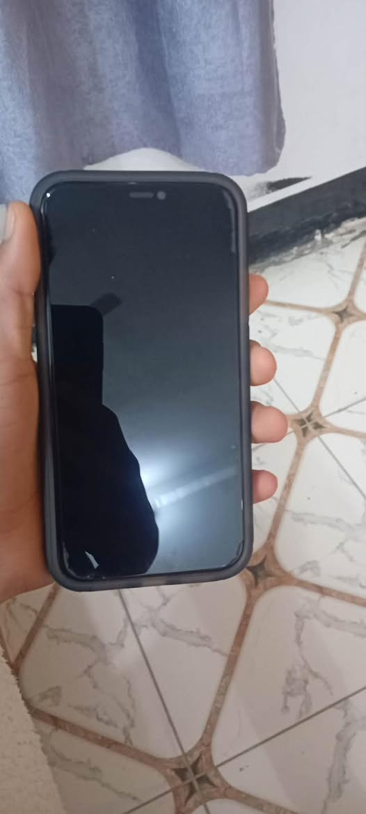 ‏والتلفون 11 عادي للبيع هاي الشاشة ملزقة اتصلوا على الرقم
￼***********
