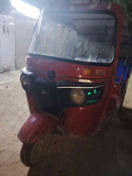 السلام عليكم تكتك لبيع موديل 17 شهر 12 مكينه مجفته تشتغل كلشي ما بيه السعر مليونين و نص و بيه مجال مكاني بغداد ***********
