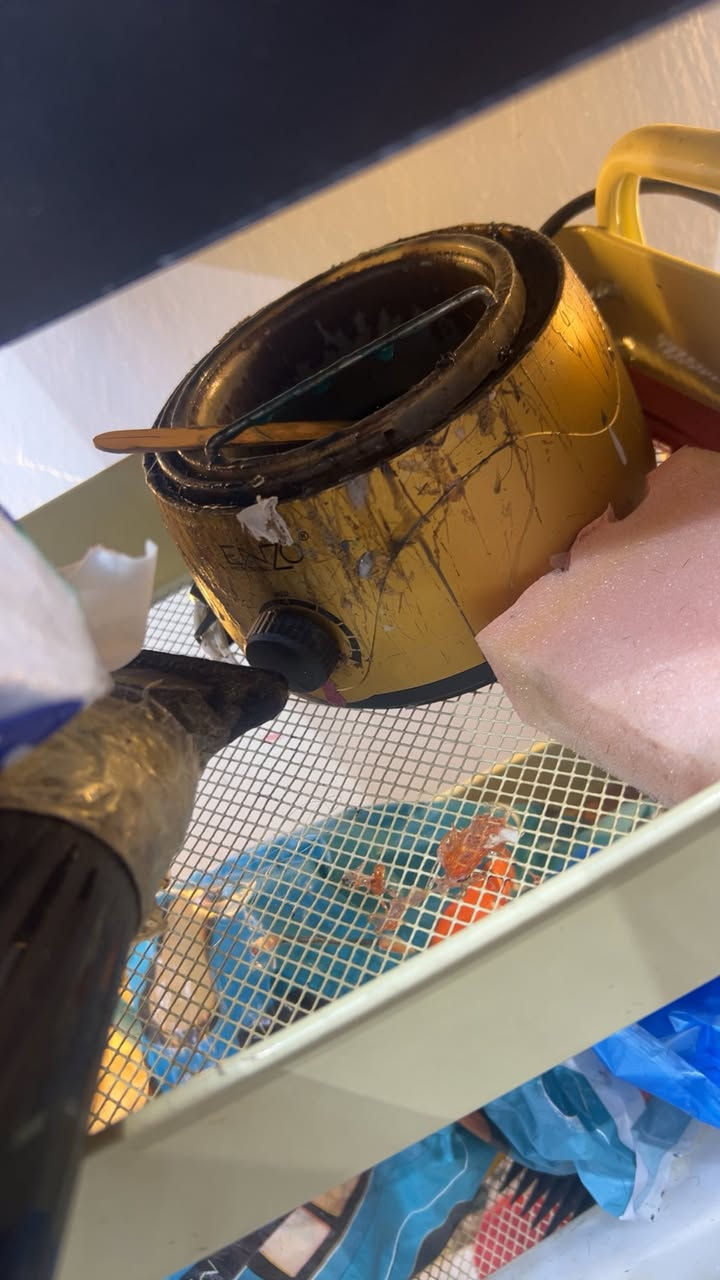 السلام عليكم اخوتي مري عدد ٣ وحده منهن شويه بيهه فطر من جوه مماثره والباقيات زينات مابيهن شي ابيعهن كلهن ب١٥٠ هنه والميز مالتهن 
مكاين ٣ 
٢ تدريج 
وحده ول اصليه ماجك  بس موس تبديل رايدها ٦٠
والثانيه الفسفوريه فيراري  كلشي مابيهه فقط شاحنه اني اشحنها بمال كلًوب ٦٠
والصفر ول اصليه ٦٥
مغسله ٦٠
جهاز شمع ١٠
سماعه ٣٥
 بغداد جديده تل محمد 
***********
