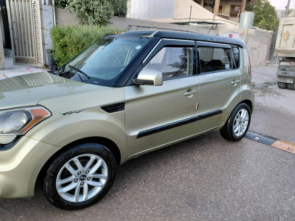 كيا سول ٢٠١٣ ماشية ١٣٠ 
گير عادي محرك وگير شرط 
رقم وسنوية جديد لل ٢٠٣٠ بسمنا 
بيها جملغ وبونيد وشبر باب السايق صبغ بدون دواخل 
*********** كركوك, العراق
