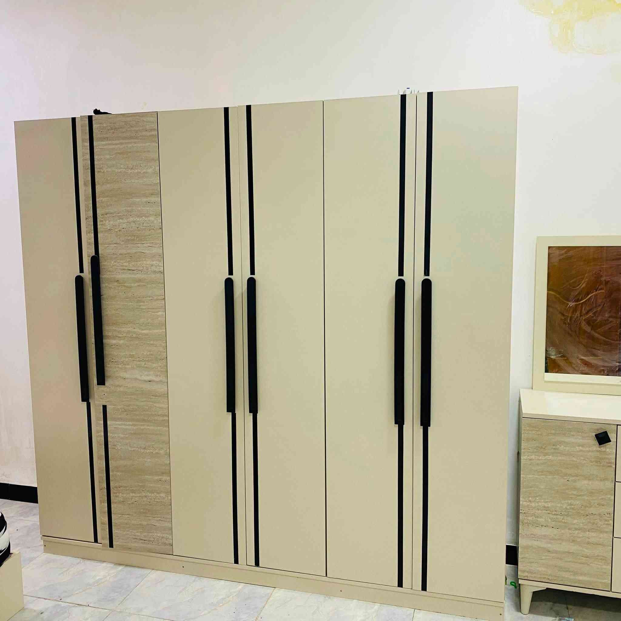 غرفه للبيع من 5 قطع والسعر مناسب 
مكان بغداد 
***********
