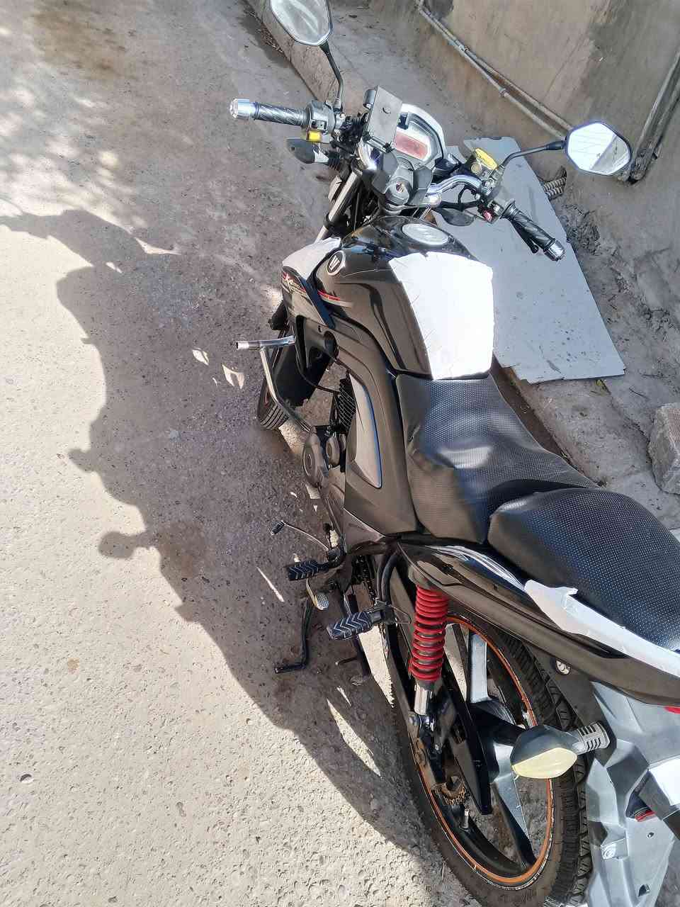 سلام عليكم من رخصت الأدمن هاوجي بطح للبيع أو مراوس حسب القناعه  موديل 17 مكمرك فقط نضيف مناقصه شي محرك مفتوح   العنوان الرمادي السعر مليون و350 وبي مجال *********** رقمي للتواصل اذا مو شراي اعبر المنشور لاتكسر بل سعر
