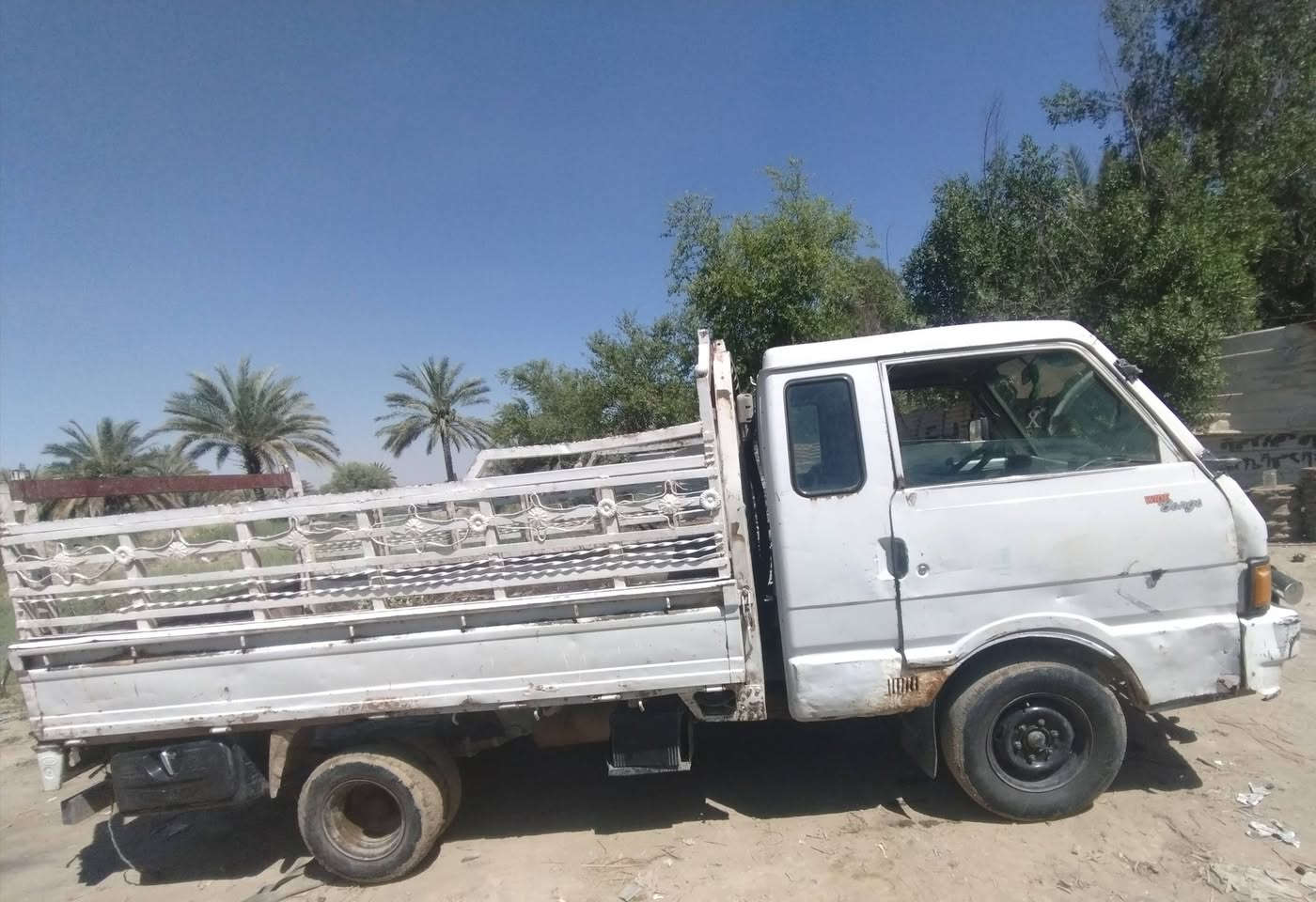 السلام عليكم كيا بنجو للبيع موديل 95 باسمي الماكينه خير من الله السياره جاهزه بس النمره الرابعه تفلت المكان بابل المسيب رقمها انجليزي السعر 45 وبيها مجال ***********
