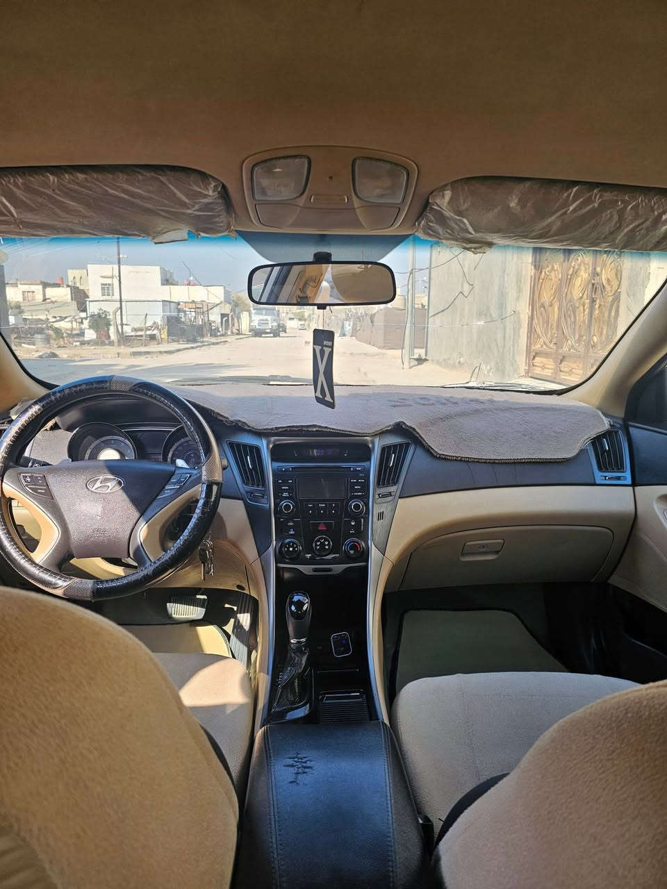 السلام عليكم 
سوناتا 2013 خليجي 
مكفولة من الصبغ والتبديل بيه شكم شخط بسيطات 
محرك 2400 دوش /مفتوح 
مكان السيارة الديوانية/قضاء الشامية 
السعر 125
***********
