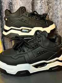 مقاسات ٣٩-٤٤ • ملابس