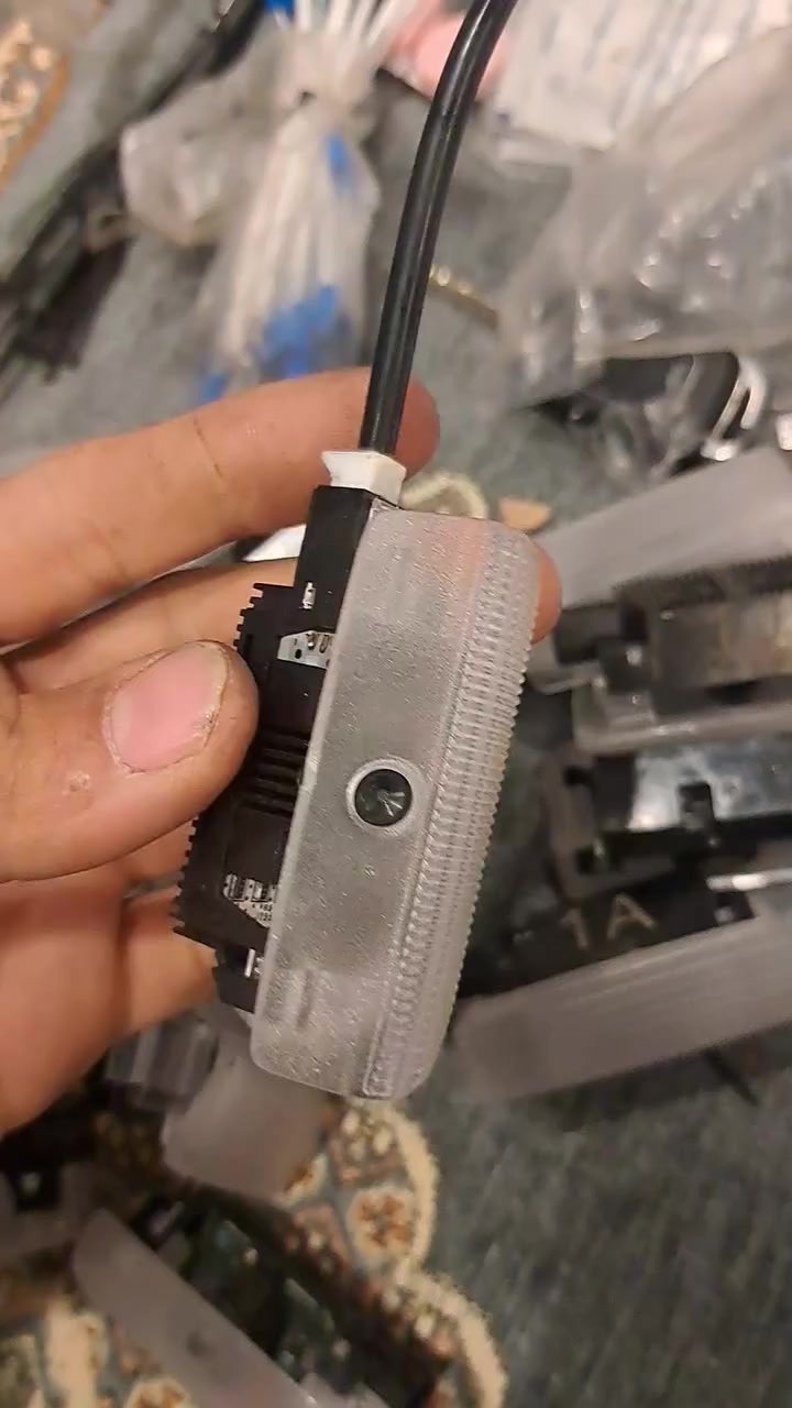 السلام عليكم طلعلي كامرات ٤٢ مالسيارات وفيش ولدات منو يريدهن واتساب ***********
