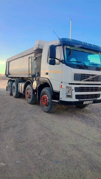 عكرب فالفو البيع موديل 2004 بلادي عقرب 07813486148