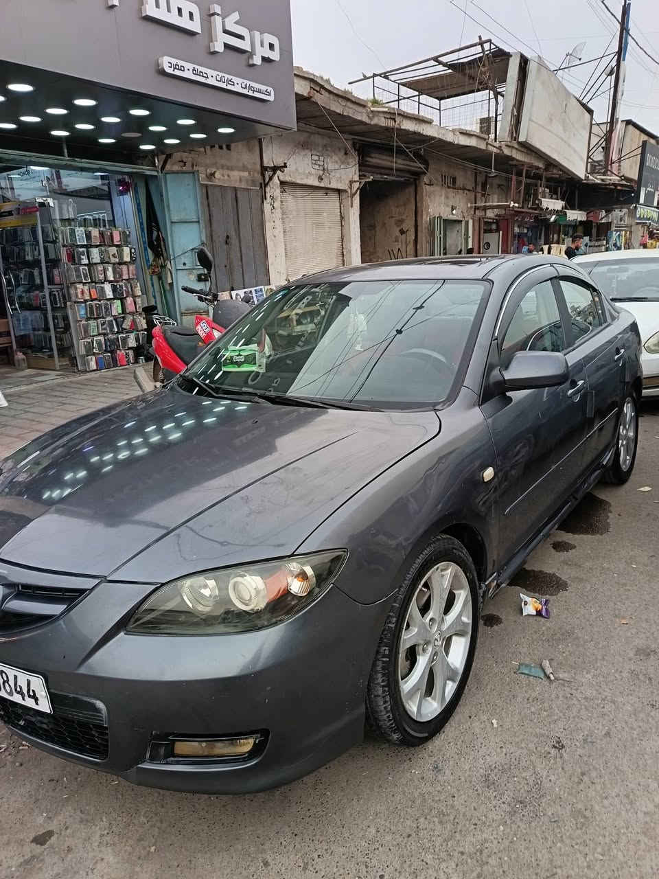 السلام عليكم
مازدا زوم 3 2008
مصبوغة حزام بيه بارد چاملغ صفحة السايق 
السيارة نضيفة حدادية جديدة 
نقصها فقط تبريد 
سعرها 65 ورقة باسمي السيارة 
مكاني بغداد الكاظمية 
للتوالصل ***********
