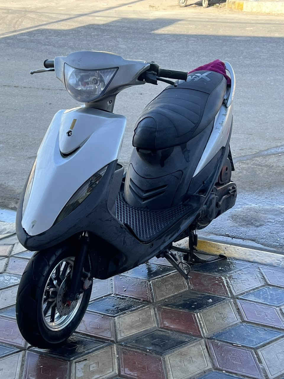 عدله رصاصي دراجه تخبل و ما ماشيه ومكينه بلاديه 49 ودارجه ما متعوبه صارله تقريبآ 3 اشهر نازله من الحاويه وتفحص وين ما تريد او جيب وياك مصلح سعر خاص او راسلني على هذا ورجاءآ إذا مو شراي لا تعبني وياك رقم***********
