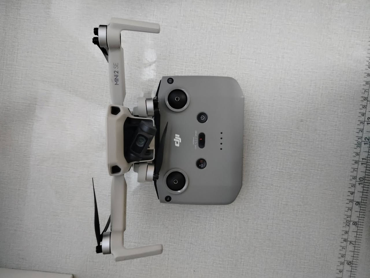 سلام عليكم متوفر درون دي جي اي مني تو  للبيع درون جديد لوك.   سعر 600الف   ......                                                 رقم وتساب ***********      مواصفات  درون هي.     درون DJI Mini 2 هي واحدة من أفضل الدرونات الصغيرة في السوق، وتتميز بالعديد من المواصفات الرائعة. إليك بعض المواصفات الرئيسية:::

- *الوزن*: 249 جرام
- *دقة الكاميرا*: 4k.60fps
- *مدى التحكم*: 10 كم
- *مقاومة الرياح*: مستوى 9
- *التكبير الرقمي*: 4x
- *زمن الطيران*: 31 دقيقة
- *نظام النقل*: OcuSync 2.0
- *الاستقرار*: 3-axis (tilt, roll, pan)

الدرون تأتي مع العديد من الميزات الذكية، مثل:
- *QuickShots*: أوضاع تصوير مبرمجة مسبقًا
- *Hyperlapse*: تصوير فاصل زمني
- *Panorama*: تصوير بانورامي
- *تتبع الأهداف*: تتبع الأهداف تلقائيًا

الدرون متوافقة مع تطبيق DJI Fly، الذي يتيح لك التحكم في الدرون وتحرير الصور والفيديوهات بسهولة ¹ ² ³.
