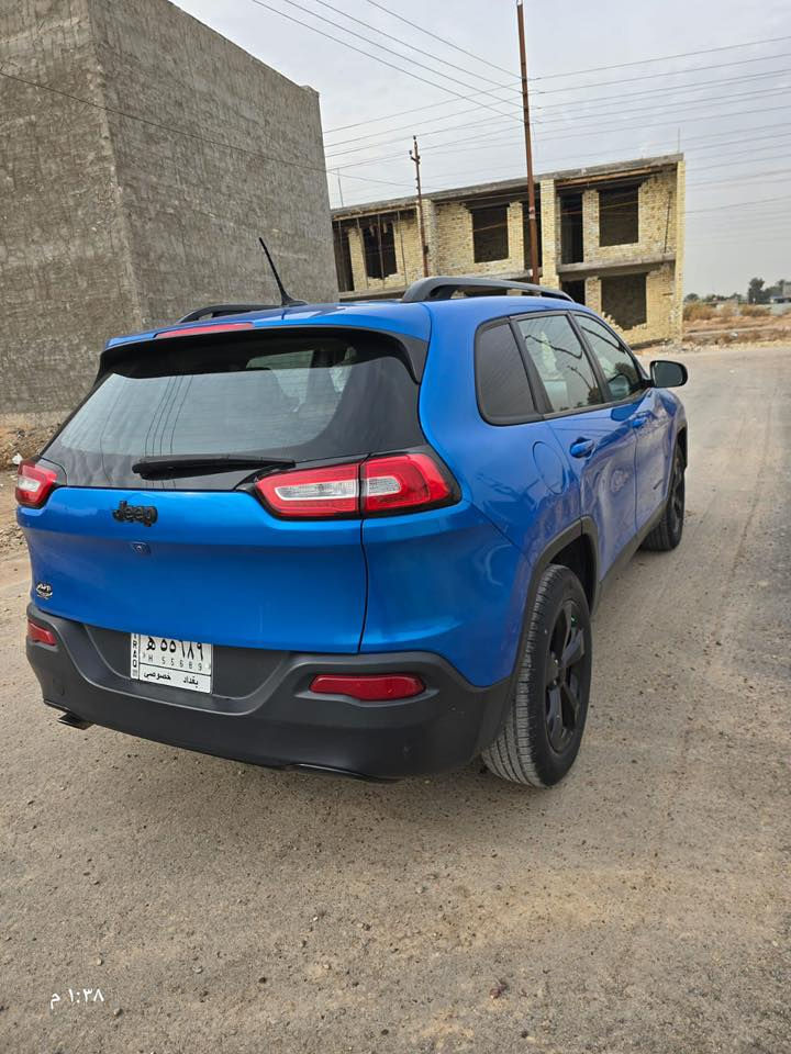 السلام عليكم 
جيب شيروكي بزون 2018 
ماشية 178Km
محرك جديد
صدر جديد 
تبريد 1/1
عندي صور سونار جاملغ وبنيد  
رقم بغداد 
تحويل ثاني يوم 
السعر 100$ وبيها مجال مكاني بغداد الدورة
للأتصال 
***********
