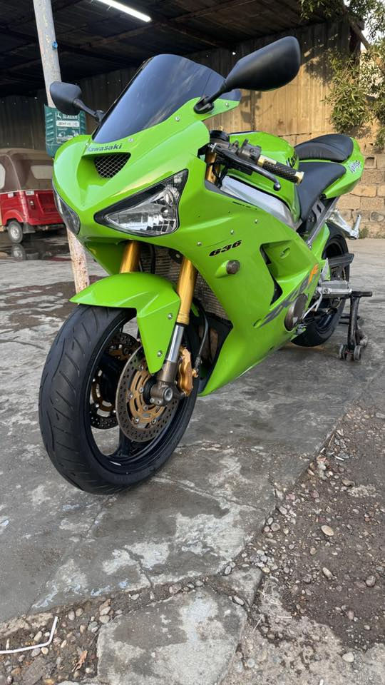 سلام عليكم 

دراجة كاوسكي موديل 2004

ماشيه 29 كفاله عامة مال رمبه 

مكاني بغداد شراي يتصل 

***********
