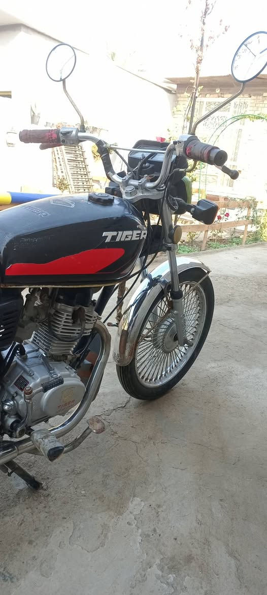 تايكر .موديل 21 اوراق 3
500 وبيهه مجال  بسيط 
مكانهه قطعه الصويره 
***********
