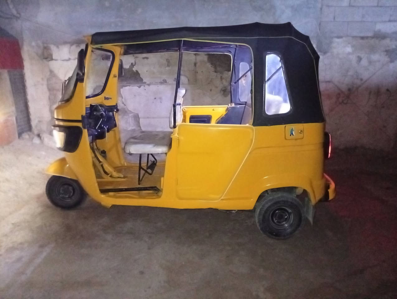 تكتك للبيع رقم وسنويه بسمي مديل19نضيفه محرك كفاله مصبوغه جماليه لا زنجار ولا خياس سعر5ونص العنوان البصره الحيانيه ***********
