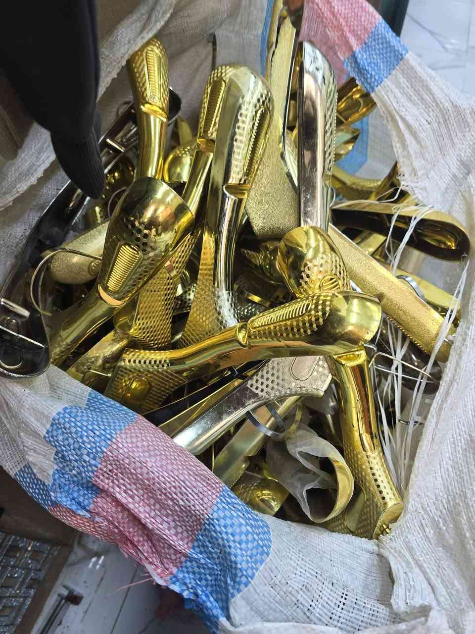 السلام عليكم وجبه ثايه تعاليك 770 قطعه بيع شلعه مستملات نضيفات السعرررررر 400 دينار عنوان المسيب السوق الكبير رقم الهاتف ***********
