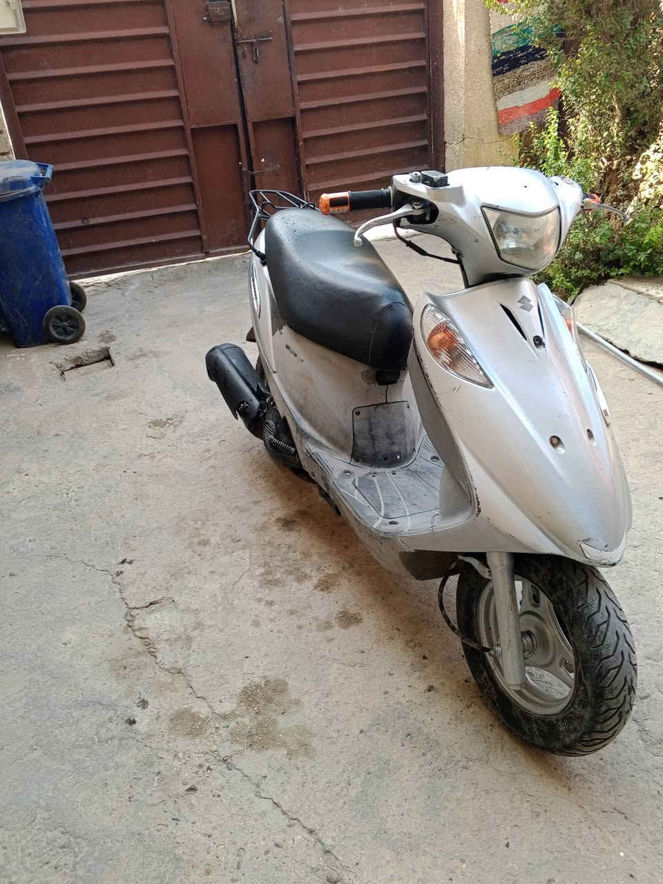 ساسوكي ياباني اصلي سرعة 120مكينة ابلادية مامفتوحة وناعمة كلش الله شاهد كفرات ابلادية نكرة بي وقت سلف هندر كهربيات شغالة شلعة معدل الدراجة لا تنقيص ولا تبخير ولا نضوح شغالة السعر 300مكاني بغداد حي الجهاد *********** أو مرواس حسب الرغبه
