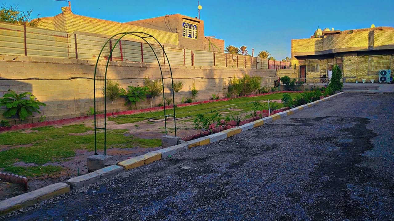 الدار للبيع مساحة الكلية الأرض 1680طابو زراعي الوجه 12متر نزال 140 متر
الطابق الأول ستقبال وصالتين 

ومطبخ حار بارد وحمامات 2 وغرفتين نوم 2 كبار وحديقة خلفية 

الطابق الثاني 3 غرف نوم وحمامات 2 وصالة البيت بناء جديد سنة 2023 خدمات كاملة ماء خطين حلو و سقي كهرباء وشارع تبليط الاستفسار *********** العنوان بغداد الولداية مقابيل الملاعب ملاحظة خدمات كاملة مدارس من روضة وبتدائية إلى الاعدادية كلهة قريبة مسافة دقيقة
