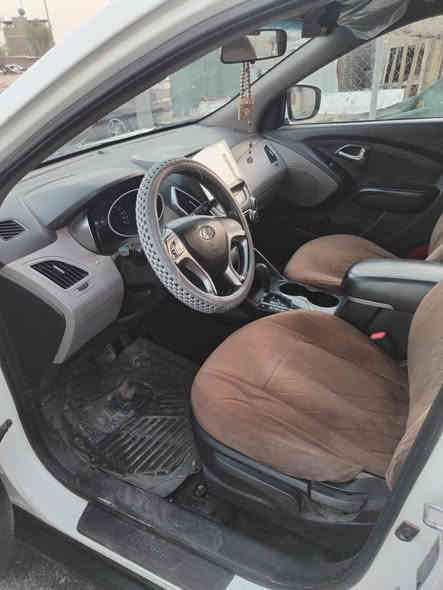 متاح سيارة توسان ٢٠١١ ضررها موضح بالسونار ومكينة مبدلة شرط التحويل سنوية ٢٠٢٨ وهزة بعدها ما ساقطة كابون بنزين بيها شراي اتصل *********** ترهم معارض ويا سيارة اقل
