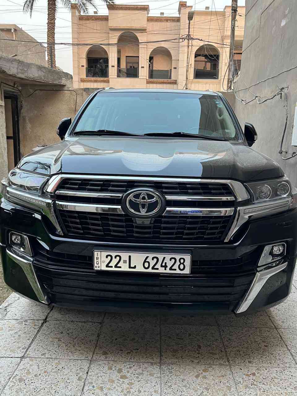 السلام عليكم
لاندكروز موديل 2021 باب اول سازز
المواصفات 
8ارباك 
أربع كامرات 
ثلاث شاشات 
مقاعد كهرباء 
مقاعد جلد 
شاشة ليزري 
جنطة كهرباء 
فتحة سلايد             سيارة مغلفة نانووو
وباقي والمواصفات 
سيارة جديدة حيل استخدام شخصي 
عداد المسافة 70 الف 
السعر 585 وبيه مجال 
العنوان بغداد رقم موبايل ***********
