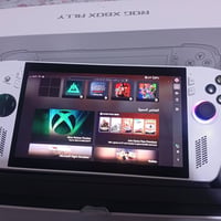 شباب ROG XBOX ALLY مستخدم شهر الجهاز نظيف وملحقاته كامله مع شتراك كيم ...