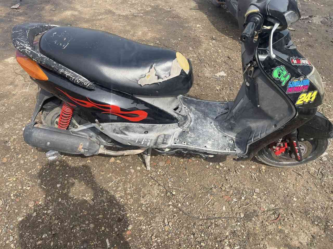 متاح سكنز نثيه 140 
ما بيها نقص سلف شغال. 
مكنيه مكفوله 
مكان فلكه سلمان 
الاستفسارات *********** 
السعر خاص.
