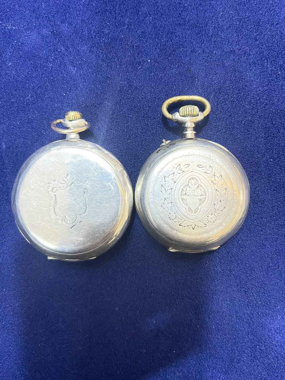 ساعات قديمة للبيع  *********** سعر اثنين  300$
